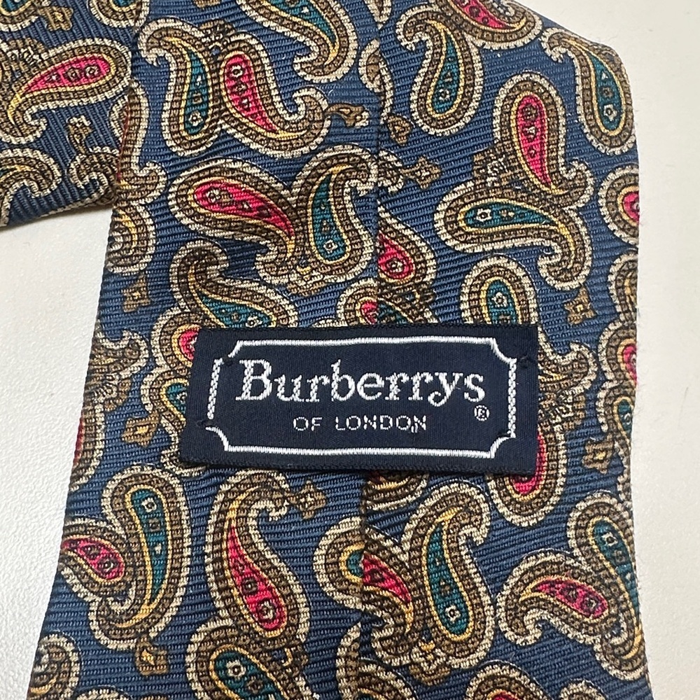 🔥VINTAGE BURBERRYS Paisley Tie 100% silk in Black and Red - Picture 2 of 9